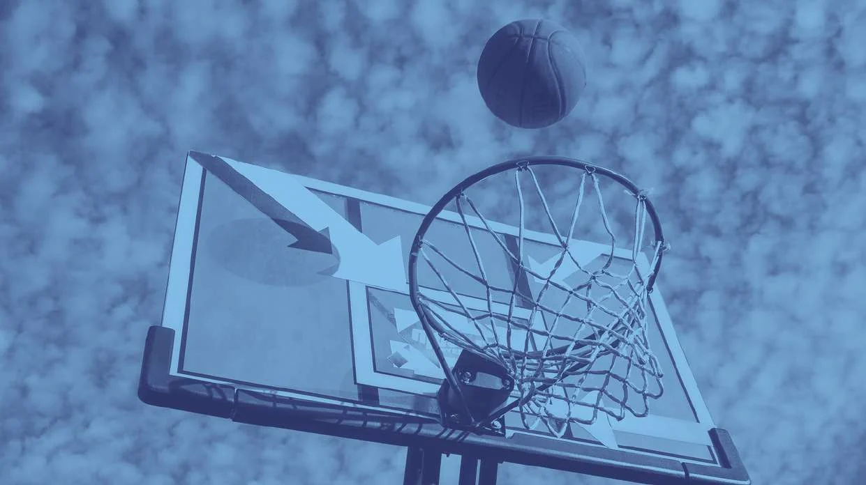 Actividad de baloncesto en el colegio